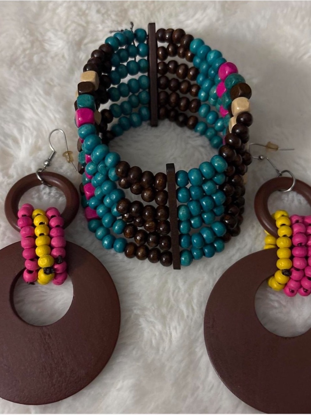 Matching earring and bracelet set